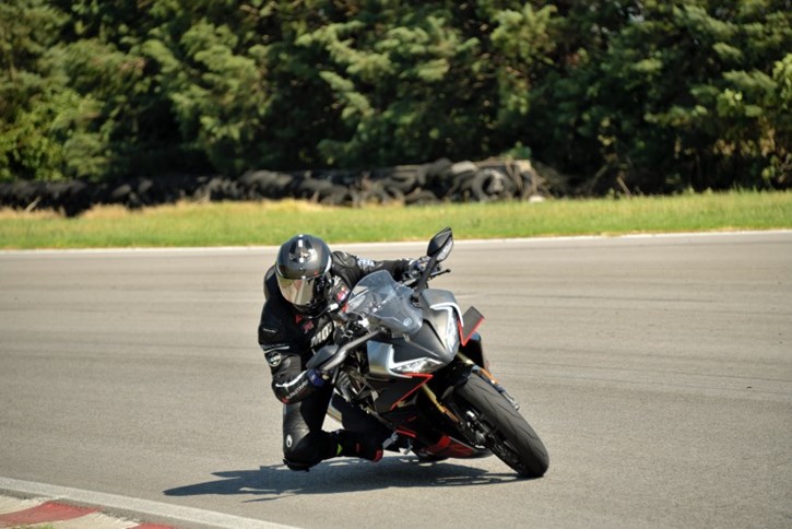 Κυριάκος Merlin Αντωνίου με την CFMOTO 450SR